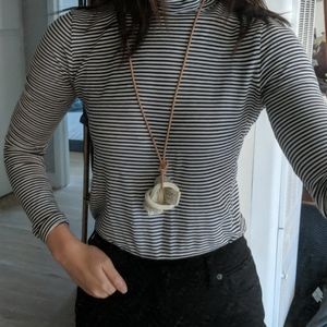 NWT Oatmeal glazed union knot necklace